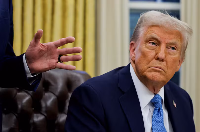 Tổng thống Mỹ Donald Trump hoãn áp thuế với hai nước láng giềng Canada và Mexico. Ảnh: Reuters.