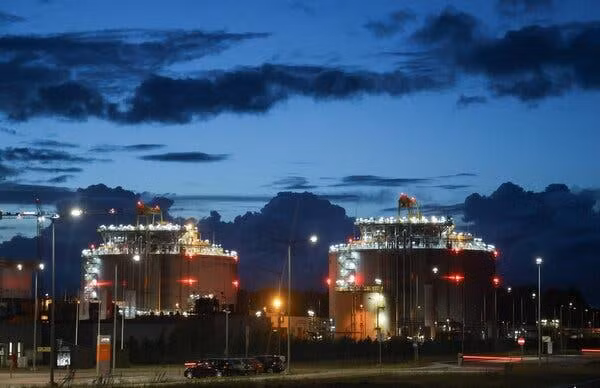 Một nhà máy khí hóa lỏng của Ba Lan đặt tại Swinoujscie (Ảnh: AP)