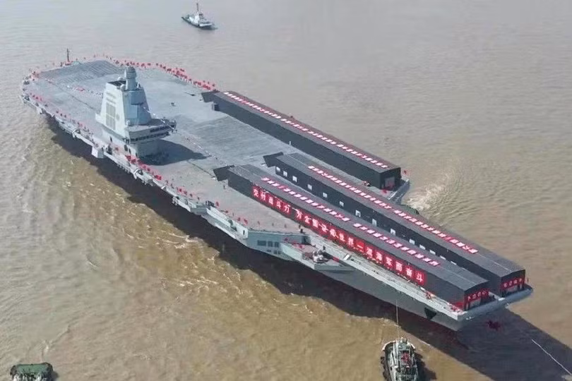 Phúc Kiến là tàu sân bay đầu tiên của PLA được thiết kế và chế tạo trong nước (Ảnh: Weibo)