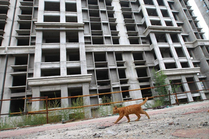 Một tòa nhà thuộc dự án Top Luxury Mansion ở Vận Thành, Sơn Tây, Trung Quốc được xây dựng dở dang do thiếu vốn (Ảnh: SCMP)