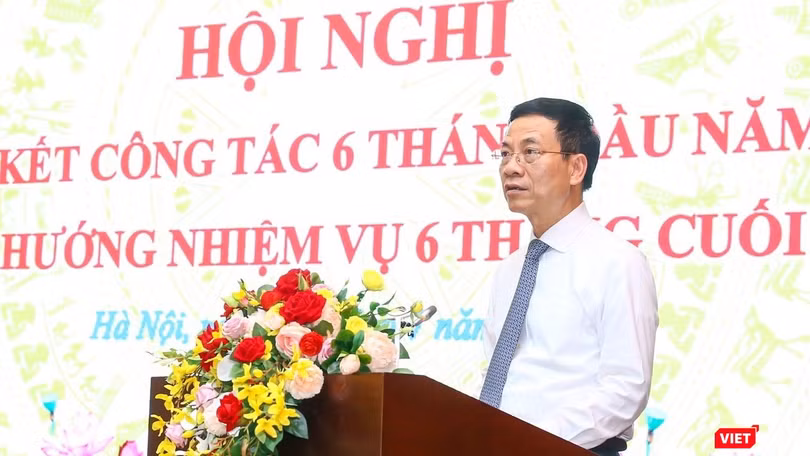 "6 tháng đầu năm là sự tập dượt. 6 tháng cuối năm là bứt phá vươn lên. Ngành TT&TT bứt phá vươn lên là giúp đất nước bứt phá vươn lên", Bộ trưởng Bộ TT&TT Nguyễn Mạnh Hùng phát biểu.