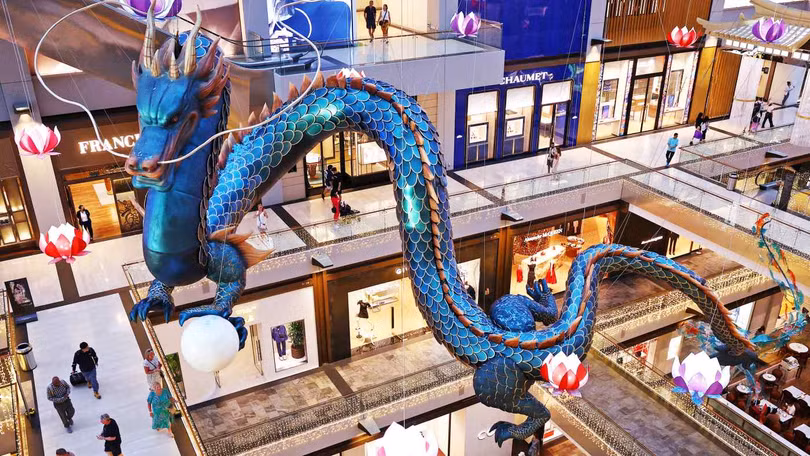 Thủ tướng Lý Hiển Long cho biết nhiều gia đình Trung Quốc coi đứa trẻ sinh vào năm Rồng là đặc biệt tốt lành (Ảnh: Reuters)