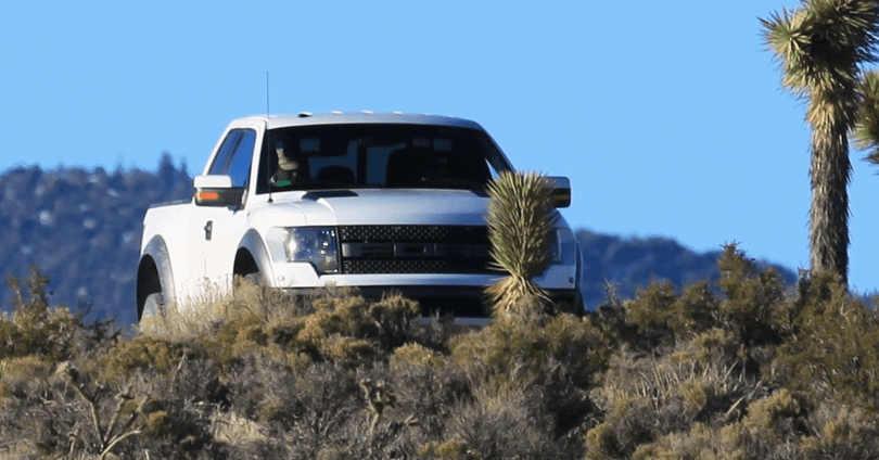 Một chiếc xe bán tải của quân đội Mỹ tuần tra xung quanh Vùng 51 (Ảnh: Getty)