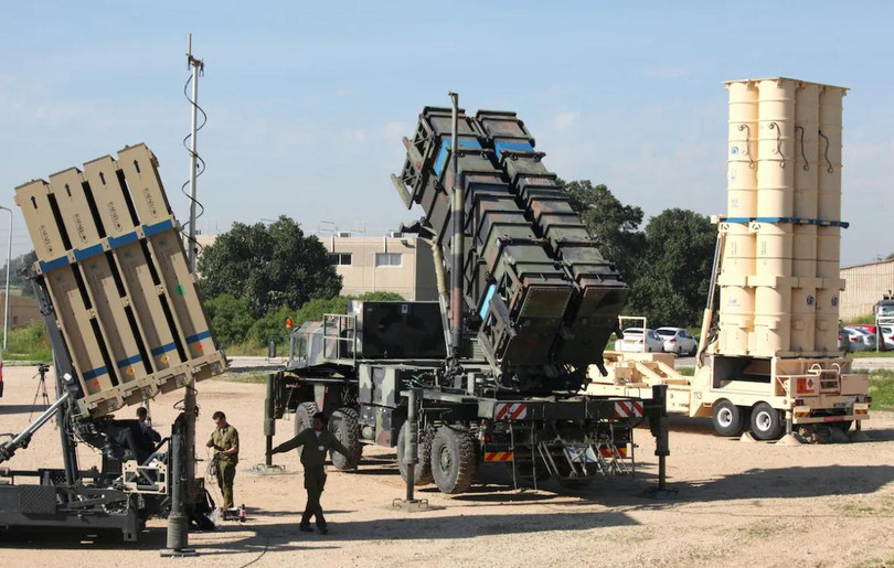 Hệ thống Vòm Sắt, Patriot và Arrow 3 tại một căn cứ quân sự của Israel (Ảnh: AFP) Hệ thống Vòm Sắt, Patriot và Arrow 3 tại một căn cứ quân sự của Israel (Ảnh: AFP)