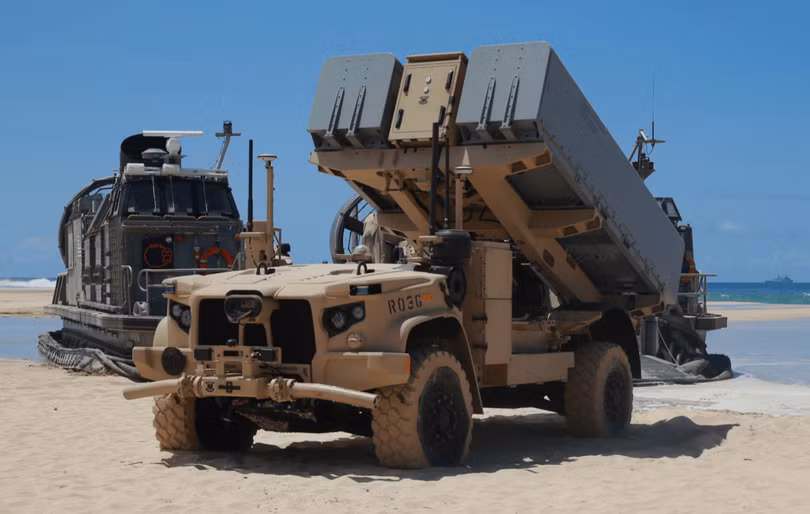 NMESIS được triển khai ở Barking Sands, Hawaii ngày 16/8/2021 (Ảnh: US Marines) NMESIS được triển khai ở Barking Sands, Hawaii ngày 16/8/2021 (Ảnh: US Marines)