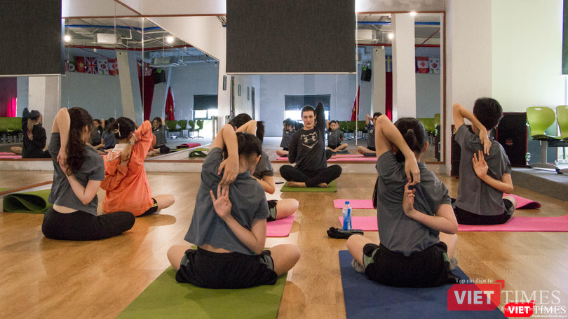 Học sinh trường St. Nicholas được tham gia nhiều hoạt động ngoại khóa. Học sinh trường St. Nicholas được tham gia nhiều hoạt động ngoại khóa.