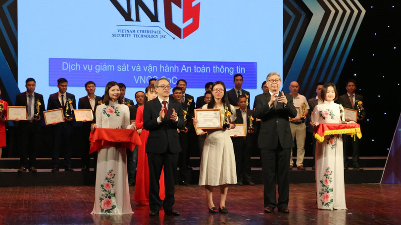 Dịch vụ giám sát và vận hành an toàn thông tin – VNCS SoC đạt Giải thưởng chuyển đổi số năm 2020.