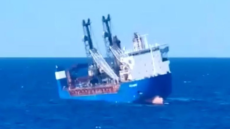 Tàu chở hàng của Nga Ursa Major bị chìm ở Tây Địa Trung Hải, ngày 23/12. Ảnh: RT.