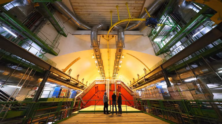 Một thí nghiệm được thực hiện tại CERN ngày 19/4/2017, Meyrin, Thụy Sĩ. Ảnh: Getty.