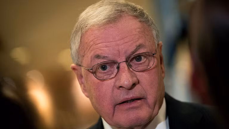 Ông Keith Kellogg phát biểu với giới truyền thông tại sảnh tòa nhà Trump Tower ở thành phố New York, ngày 15/11/2016. Ảnh: Getty.