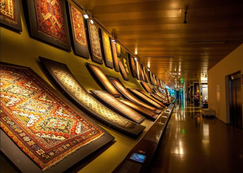 Những tấm thảm dệt được trưng bày trong Bảo tàng Thảm Nghệ thuật Ứng dụng Quốc gia Azerbaijan ở Baku (Ảnh: Internet)