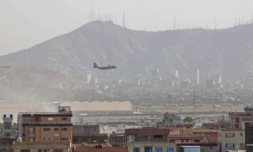 Một chuyến bay sơ tán rời khỏi Kabul, Afghanistan hôm 27/8 (Ảnh: AFP)