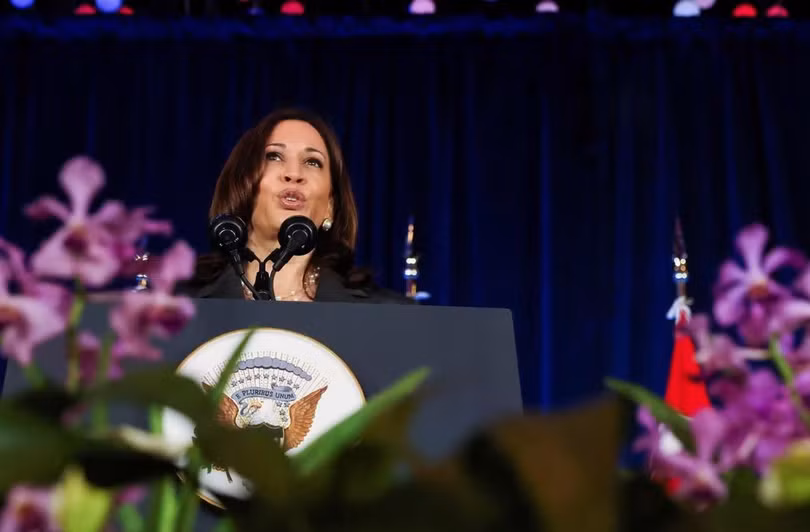 Phó Tổng thống Mỹ Kamala Harris phát biểu tại chặng dừng chân Singapore (Ảnh: Reuters)