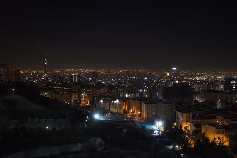 Toàn cảnh Tehran sau nhiều vụ nổ xảy ra ngày 26/10 (Ảnh: Reuters)