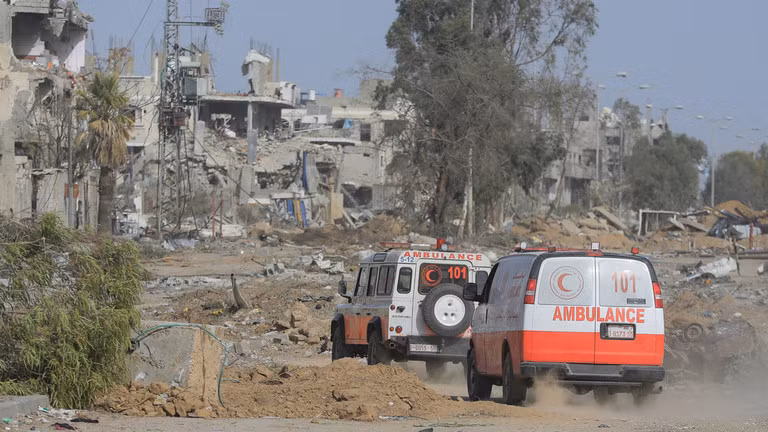 Các xe cứu thương hoạt động ở Gaza (Ảnh: Getty)
