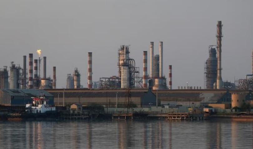 Toàn cảnh nhà máy lọc dầu Abadan ở phía Tây Nam Iran được chụp ngày 21/9/2019 (Ảnh: Reuters)