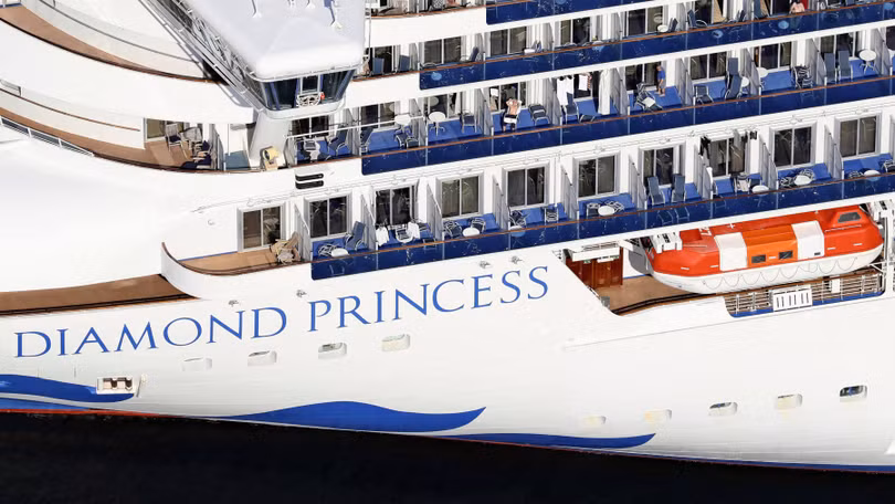 Tàu Diamond Princess neo đậu tại cảng Yokohama, Nhật Bản (Ảnh: Kyodo News)
