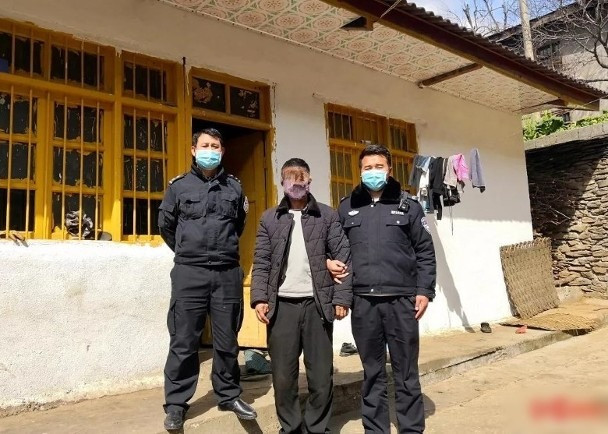 Kẻ tung tin giả gây hoảng loạn bị bắt (Ảnh: Đông Phương)