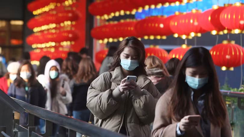 Facebook cam kết sẽ gỡ bỏ các thông tin sai lệch về dịch bệnh do virus corona chủng mới gây nên (Ảnh: CNN)