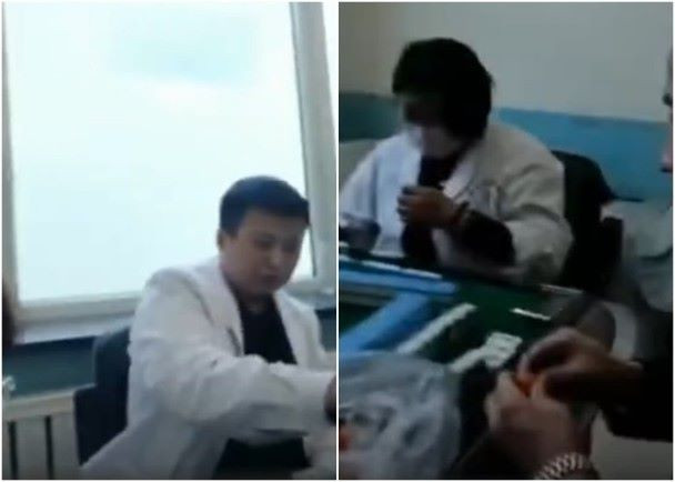 Ông Phạm Khánh Sơn (trái) đang chơi bài trong đoạn video (Ảnh: Đông Phương)