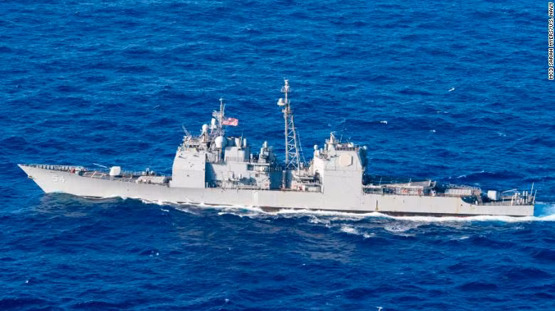 Mỹ thường xuyên điều chiến hạm đi qua eo biển Đài Loan (Ảnh: CNN)