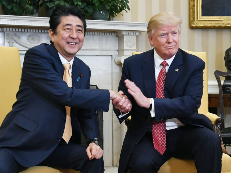 Dư luận Nhật Bản chia rẽ trước chiến thuật lấy lòng ông Trump của Thủ tướng Sanae Takaichi 2.png