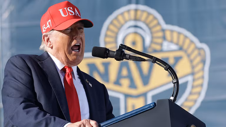 Tổng thống Mỹ Donald Trump phát biểu tại lễ kỷ niệm 250 năm thành lập Hải quân tại Căn cứ Hải quân Norfolk, Virginia, vào ngày 5/10. Ảnh: Getty.