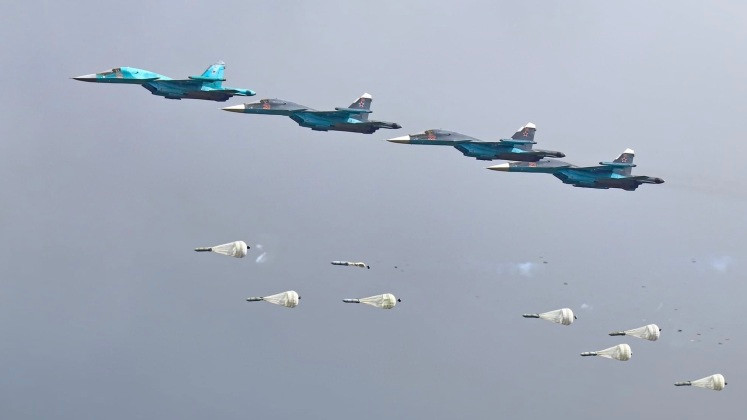 Nga dội mưa bom và hơn 5.000 đợt pháo kích vào Ukraine Vai trò của Su-34 ngày càng lớn 3.jpeg