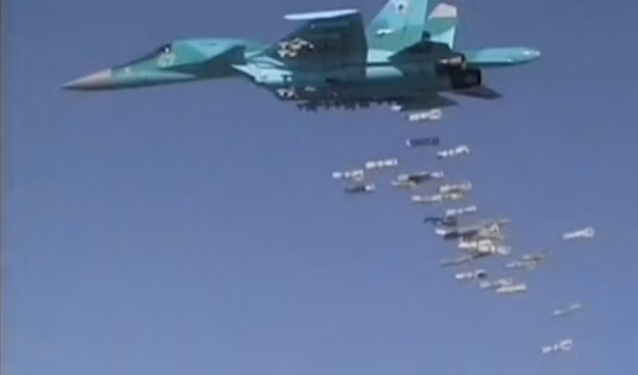 Nga dội mưa bom và hơn 5.000 đợt pháo kích vào Ukraine Vai trò của Su-34 ngày càng lớn 2.jpg