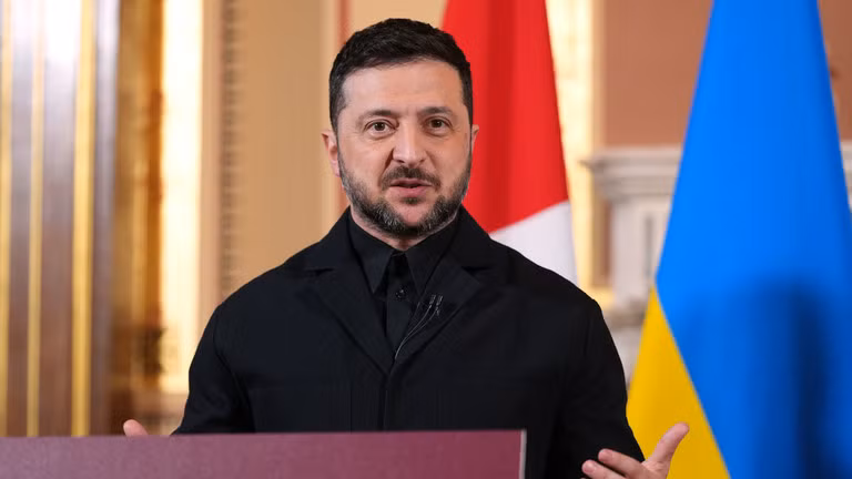 Tổng thống Ukraine Volodymyr Zelensky phát biểu với giới truyền thông sau cuộc họp của liên minh tự nguyện vào ngày 24/10. Ảnh: Getty.