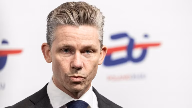 Bộ trưởng Quốc phòng Thụy Điển Pal Jonson tại Warsaw, Ba Lan, ngày 3/4. Ảnh: Getty.