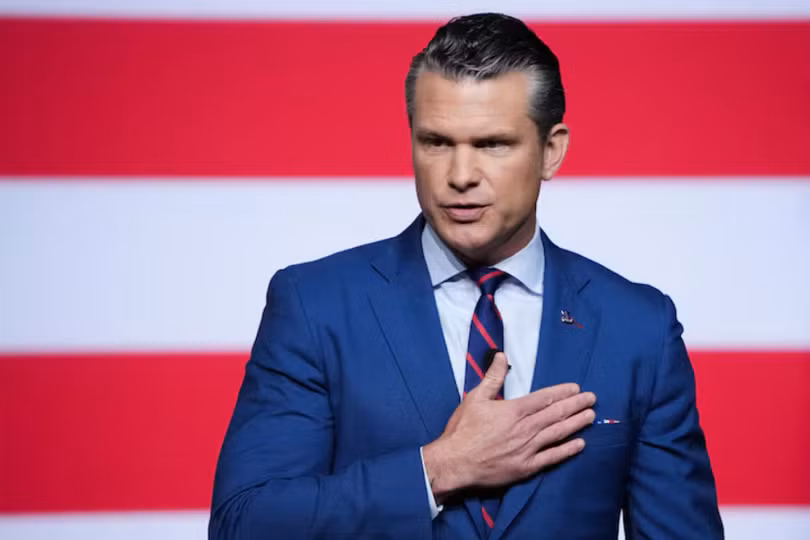 Bộ trưởng Chiến tranh Mỹ Pete Hegseth phát biểu với các nhà lãnh đạo quân sự cấp cao tại Căn cứ Thủy quân Lục chiến Quantico, Virginia, Mỹ ngày 30/9. Ảnh: Reuters.