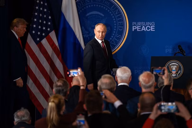 Từ thân mật đến cú trừng phạt lịch sử Điều gì đã khiến ông Trump quay lưng với ông Putin 2.png