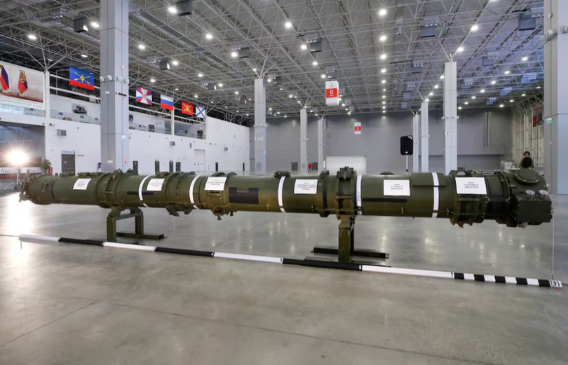 Một bộ phận của hệ thống tên lửa hành trình SSC-8/9M729 được trưng bày trong buổi họp báo do Bộ Quốc phòng và Bộ Ngoại giao Nga tổ chức gần Moscow, Nga ngày 23/1/2019. Ảnh: Reuters.