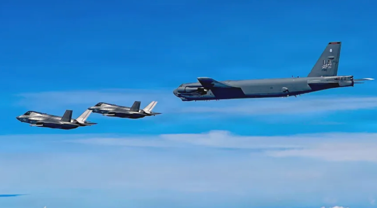 Venezuela tập trận lớn, tung Su-30MK2, lá chắn S-300 chặn oanh tạc cơ Mỹ 2.png