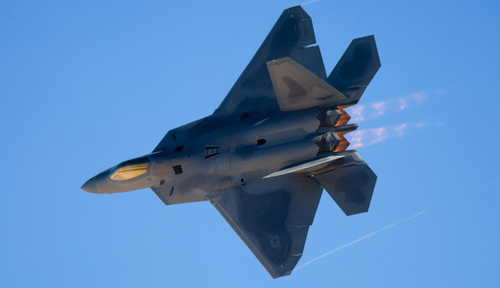 J-16 Trung Quốc thách thức F-22 Mỹ Bên nào sẽ thắng trong một trận không chiến tầm gần 2.jpg