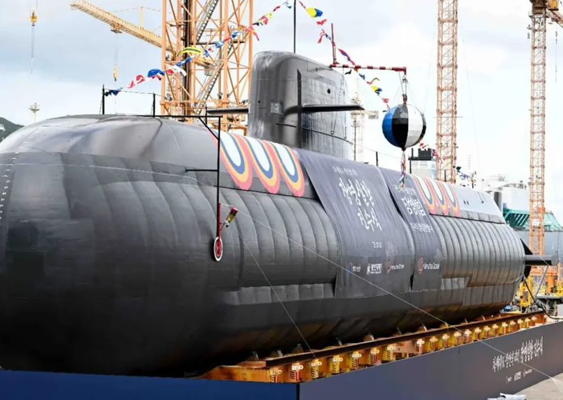 Tàu ngầm tấn công Jang Yeong-sil mới được Hàn Quốc hạ thủy. Ảnh: IE.