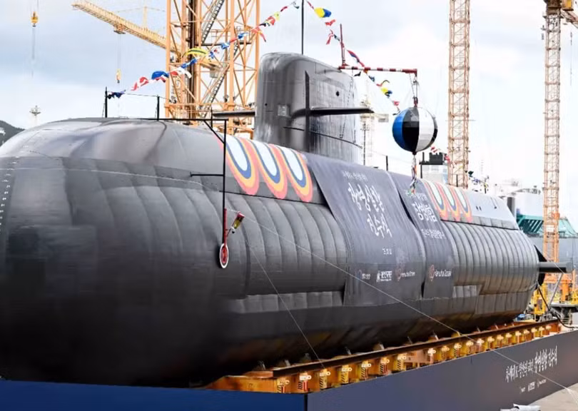Tàu ngầm tấn công Jang Yeong-sil mới được Hàn Quốc hạ thủy. Ảnh: IE.