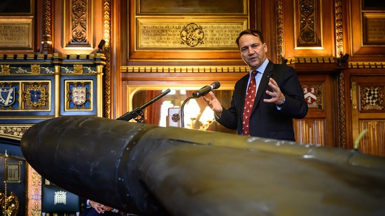 Ngoại trưởng Ba Lan Radoslaw Sikorski tại tòa nhà Quốc hội ở London, Anh ngày 14/10. Ảnh: Getty.