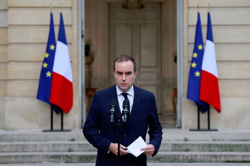 Thủ tướng Pháp Sebastien Lecornu phát biểu tại sân trong của Khách sạn Matignon ở Paris vào tháng 10. Ảnh: Reuters.