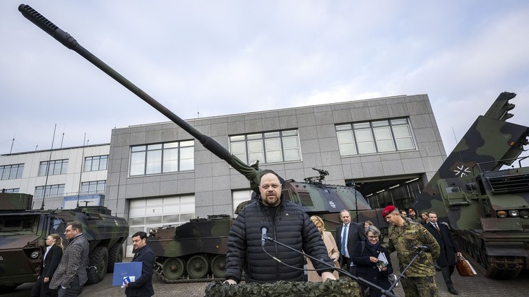 Chủ tịch Quốc hội Ukraine Ruslan Stefanchuk tại trường pháo binh Bundeswehr, Idar-Oberstein, Đức, ngày 12/10. Ảnh: Getty.
