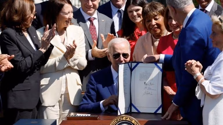 Tổng thống Mỹ Joe Biden ký duyệt Đạo luật CHIPS và Khoa học vào ngày 9/8 (Ảnh: Reuters)