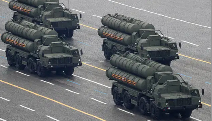 Các dàn tên lửa đất đối không thuộc hệ thống phòng không S-400 của Nga. Ảnh: MW.