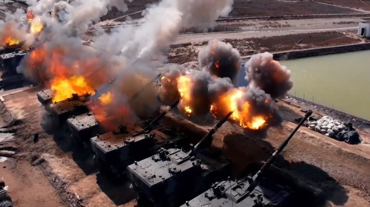 Pháo tự hành 152 mm của Triều Tiên trong một cuộc tập trận. Ảnh: KCNA.