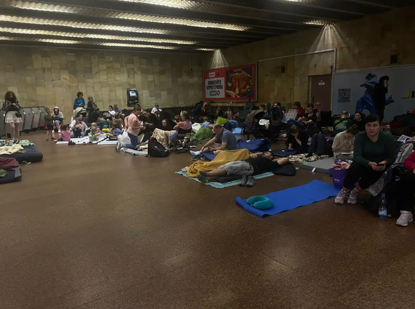 Kiev rực lửa trong đêm Hơn 13 vụ nổ sau đợt tấn công ồ ạt bằng tên lửa và UAV 2.png