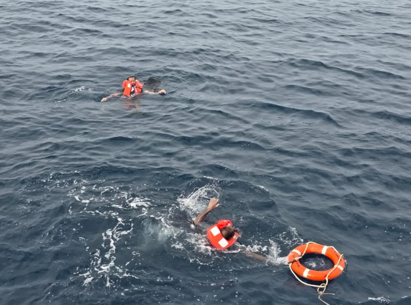 Biển Đỏ rực lửa Phiến quân Houthi đánh chìm tàu thứ hai trong tuần, 4 người thiệt mạng2.png