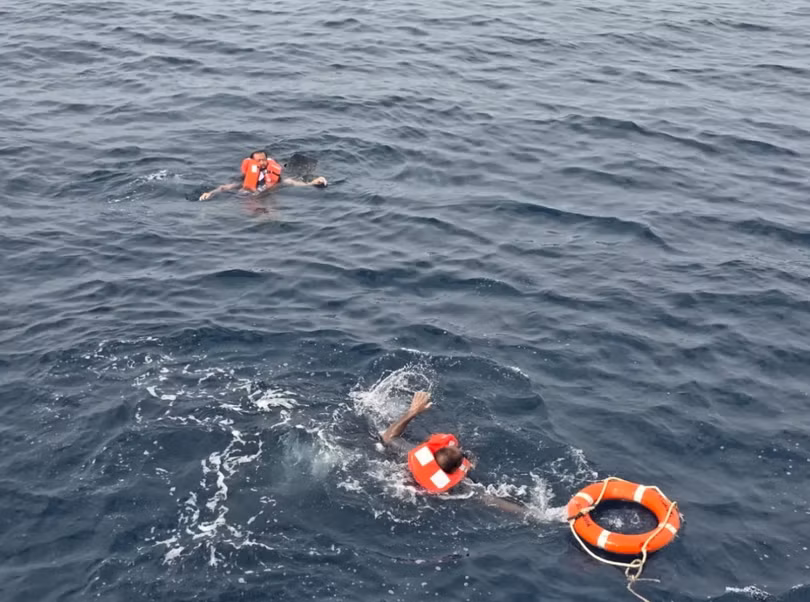 Biển Đỏ rực lửa Phiến quân Houthi đánh chìm tàu thứ hai trong tuần, 4 người thiệt mạng2.png