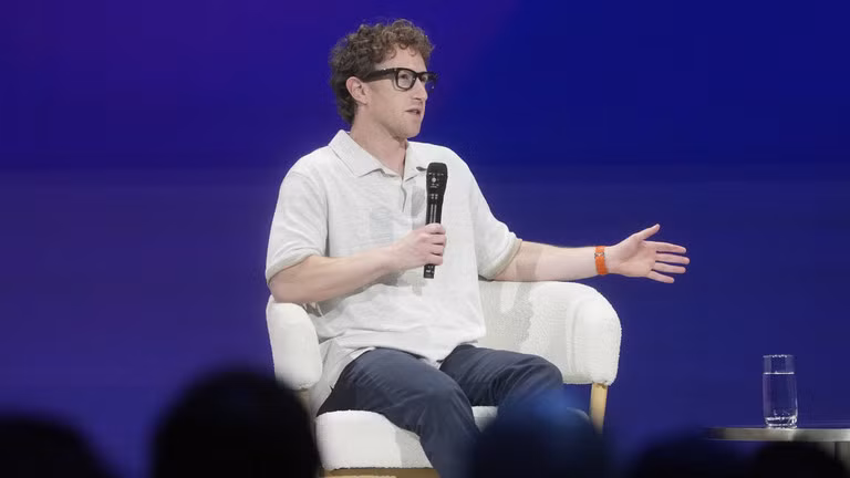 Mark Zuckerberg phát biểu tại hội nghị nhà phát triển AI LlamaCon 2025, ngày 29/4. Ảnh: Getty.