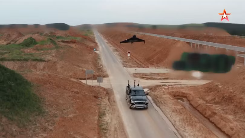 Bất chấp lệnh trừng phạt, xe bán tải Mỹ vẫn được Nga sử dụng để phóng UAV cảm tử 2.png