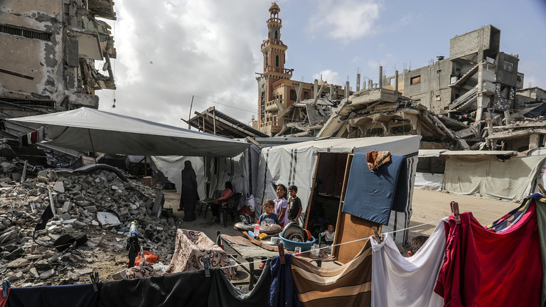 Người dân Palestine phải di dời ở khu vực Al Mawasi thuộc Rafah, Gaza. Ảnh: Anadolu.